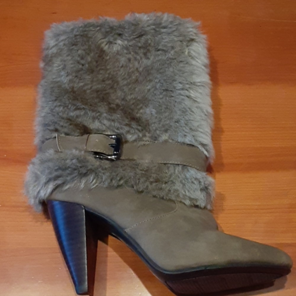 Fur boots